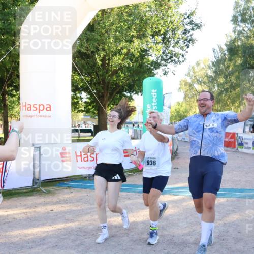 07.09.2025 - 19. Norderstedt Triathlon Zöllner http://msf.ph/oto/8778059 07.09.2025 17:19:25 Ziel 936 meine-sportfotos.de