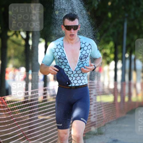 07.09.2025 - 19. Norderstedt Triathlon Michael Strokosch http://msf.ph/oto/8778080 07.09.2025 16:53:57 Laufen 390, 405, 466, 1083, 1104 meine-sportfotos.de