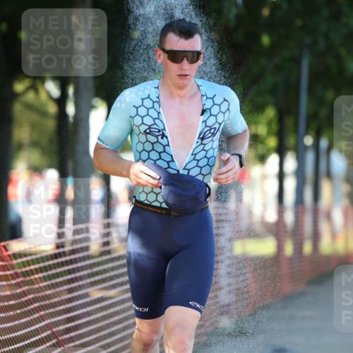 07.09.2025 - 19. Norderstedt Triathlon Michael Strokosch http://msf.ph/oto/8778083 07.09.2025 16:53:57 Laufen 390, 405, 466, 1083, 1104 meine-sportfotos.de