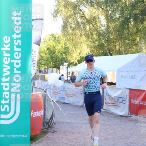 07.09.2025 - 19. Norderstedt Triathlon Zöllner http://msf.ph/oto/8778161 07.09.2025 17:20:13 Ziel 405 meine-sportfotos.de