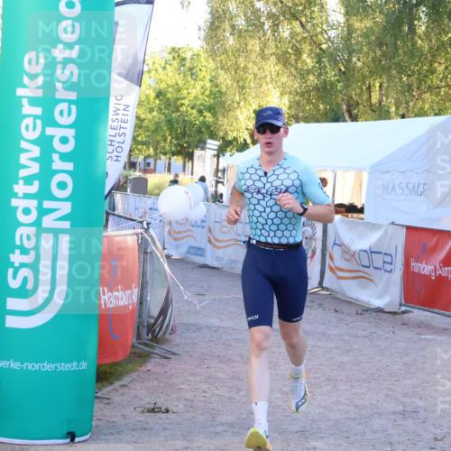 07.09.2025 - 19. Norderstedt Triathlon Zöllner http://msf.ph/oto/8778173 07.09.2025 17:20:14 Ziel 405 meine-sportfotos.de