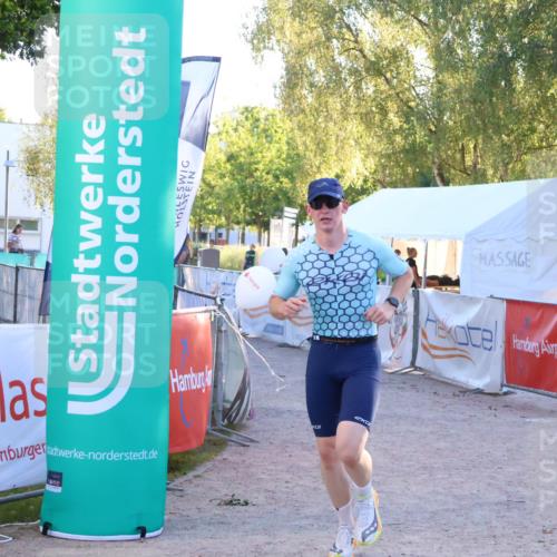 07.09.2025 - 19. Norderstedt Triathlon Zöllner http://msf.ph/oto/8778178 07.09.2025 17:20:14 Ziel 405 meine-sportfotos.de