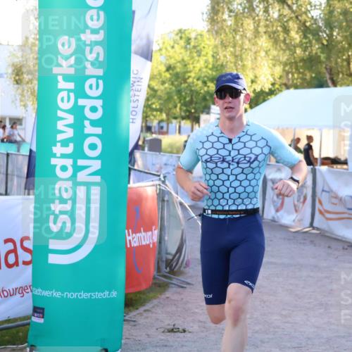07.09.2025 - 19. Norderstedt Triathlon Zöllner http://msf.ph/oto/8778181 07.09.2025 17:20:14 Ziel 405 meine-sportfotos.de