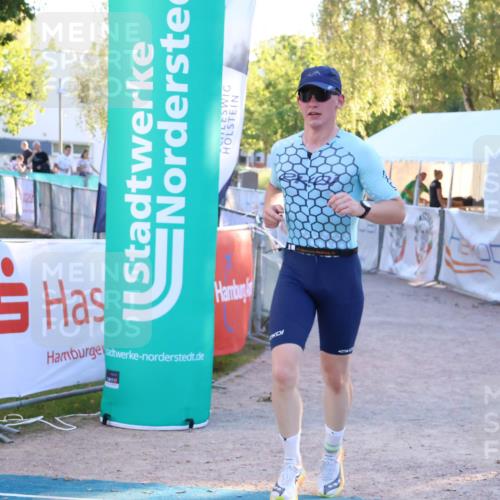 07.09.2025 - 19. Norderstedt Triathlon Zöllner http://msf.ph/oto/8778190 07.09.2025 17:20:14 Ziel 405 meine-sportfotos.de