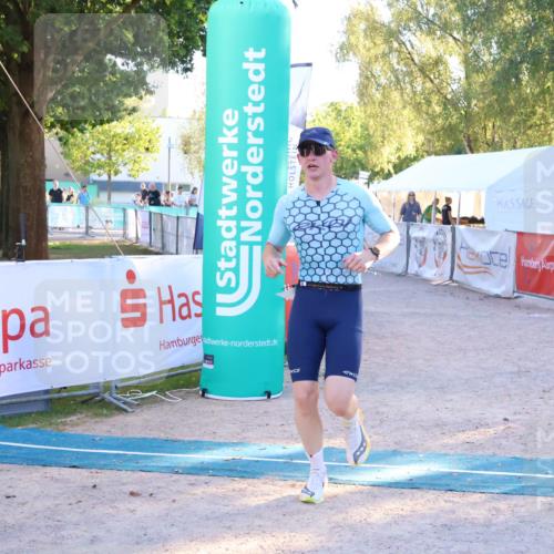 07.09.2025 - 19. Norderstedt Triathlon Zöllner http://msf.ph/oto/8778193 07.09.2025 17:20:15 Ziel 405 meine-sportfotos.de