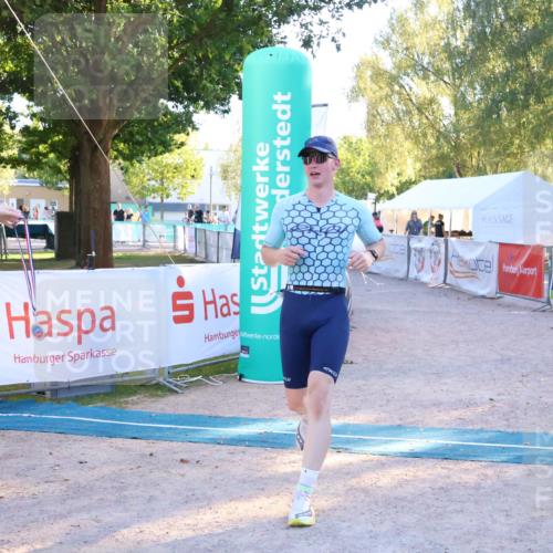 07.09.2025 - 19. Norderstedt Triathlon Zöllner http://msf.ph/oto/8778198 07.09.2025 17:20:15 Ziel 405 meine-sportfotos.de