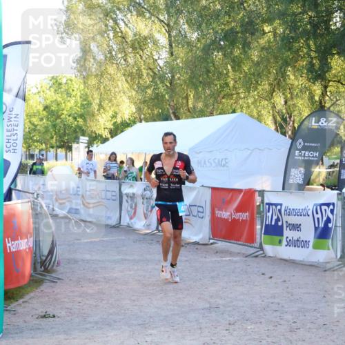 07.09.2025 - 19. Norderstedt Triathlon Zöllner http://msf.ph/oto/8778223 07.09.2025 17:20:27 Ziel 406 meine-sportfotos.de