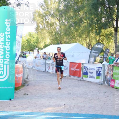 07.09.2025 - 19. Norderstedt Triathlon Zöllner http://msf.ph/oto/8778231 07.09.2025 17:20:27 Ziel 406 meine-sportfotos.de