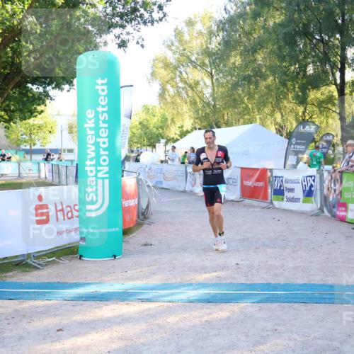 07.09.2025 - 19. Norderstedt Triathlon Zöllner http://msf.ph/oto/8778253 07.09.2025 17:20:28 Ziel 406 meine-sportfotos.de
