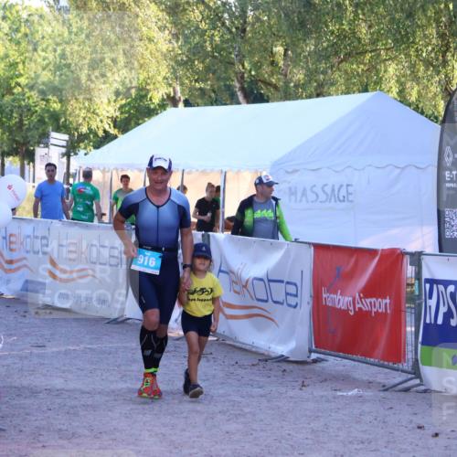 07.09.2025 - 19. Norderstedt Triathlon Zöllner http://msf.ph/oto/8778281 07.09.2025 17:20:40 Ziel 916 meine-sportfotos.de