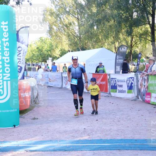 07.09.2025 - 19. Norderstedt Triathlon Zöllner http://msf.ph/oto/8778322 07.09.2025 17:20:43 Ziel 916 meine-sportfotos.de