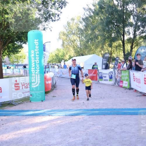 07.09.2025 - 19. Norderstedt Triathlon Zöllner http://msf.ph/oto/8778338 07.09.2025 17:20:43 Ziel 916 meine-sportfotos.de