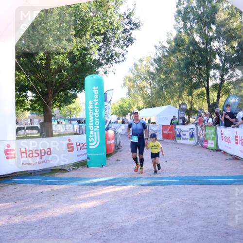 07.09.2025 - 19. Norderstedt Triathlon Zöllner http://msf.ph/oto/8778353 07.09.2025 17:20:44 Ziel 916 meine-sportfotos.de