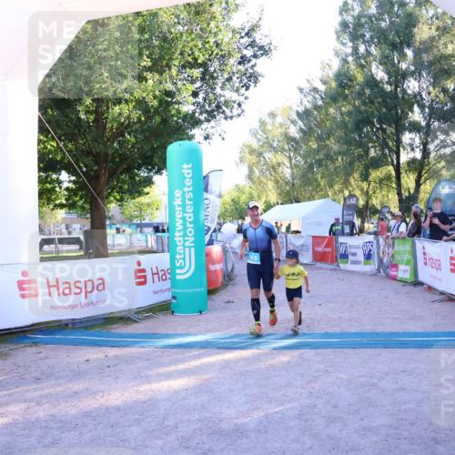 07.09.2025 - 19. Norderstedt Triathlon Zöllner http://msf.ph/oto/8778361 07.09.2025 17:20:44 Ziel 916 meine-sportfotos.de
