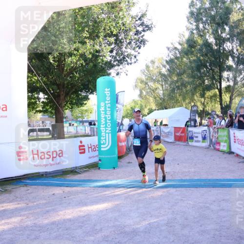 07.09.2025 - 19. Norderstedt Triathlon Zöllner http://msf.ph/oto/8778364 07.09.2025 17:20:44 Ziel 916 meine-sportfotos.de