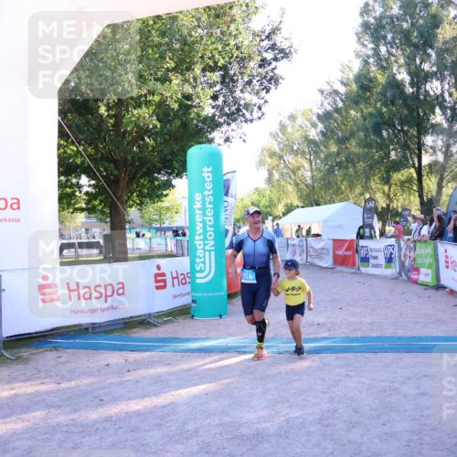 07.09.2025 - 19. Norderstedt Triathlon Zöllner http://msf.ph/oto/8778372 07.09.2025 17:20:45 Ziel 916 meine-sportfotos.de