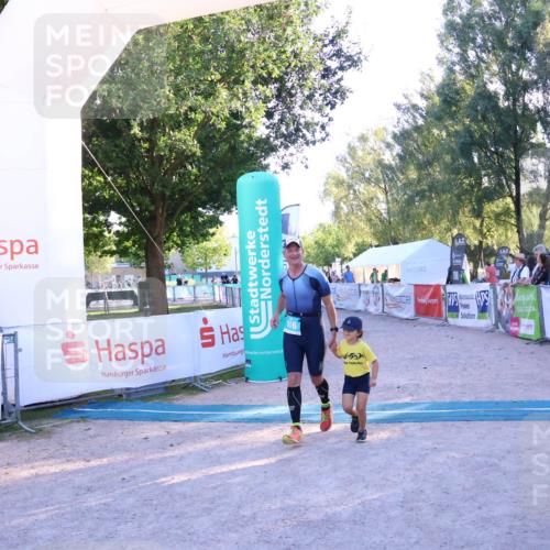 07.09.2025 - 19. Norderstedt Triathlon Zöllner http://msf.ph/oto/8778375 07.09.2025 17:20:45 Ziel 916 meine-sportfotos.de