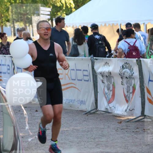 07.09.2025 - 19. Norderstedt Triathlon Zöllner http://msf.ph/oto/8778383 07.09.2025 17:21:02 Ziel 893 meine-sportfotos.de