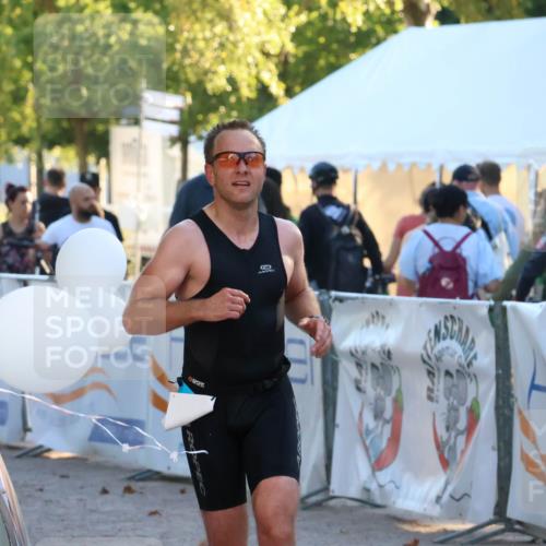 07.09.2025 - 19. Norderstedt Triathlon Zöllner http://msf.ph/oto/8778392 07.09.2025 17:21:02 Ziel 893 meine-sportfotos.de
