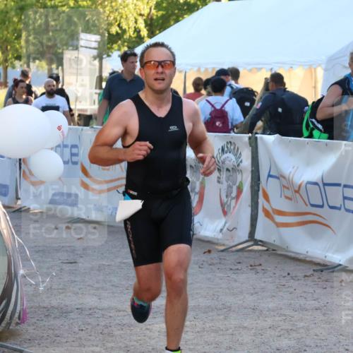 07.09.2025 - 19. Norderstedt Triathlon Zöllner http://msf.ph/oto/8778411 07.09.2025 17:21:03 Ziel 893 meine-sportfotos.de