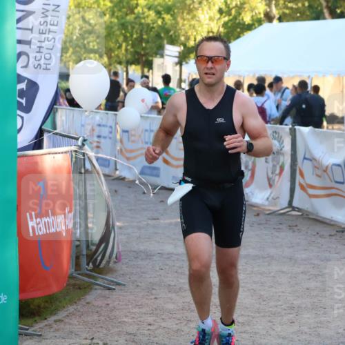 07.09.2025 - 19. Norderstedt Triathlon Zöllner http://msf.ph/oto/8778425 07.09.2025 17:21:04 Ziel 893 meine-sportfotos.de