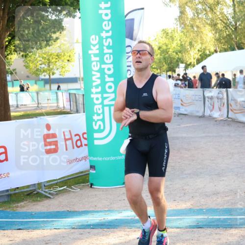 07.09.2025 - 19. Norderstedt Triathlon Zöllner http://msf.ph/oto/8778448 07.09.2025 17:21:05 Ziel 893 meine-sportfotos.de