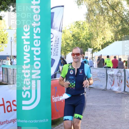 07.09.2025 - 19. Norderstedt Triathlon Zöllner http://msf.ph/oto/8778450 07.09.2025 17:22:15 Ziel 923 meine-sportfotos.de