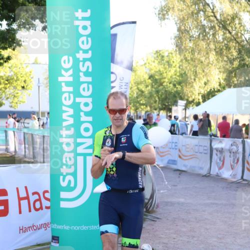 07.09.2025 - 19. Norderstedt Triathlon Zöllner http://msf.ph/oto/8778454 07.09.2025 17:22:16 Ziel 923 meine-sportfotos.de