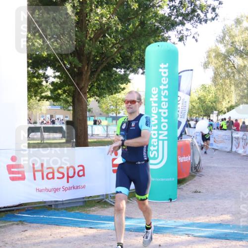 07.09.2025 - 19. Norderstedt Triathlon Zöllner http://msf.ph/oto/8778463 07.09.2025 17:22:16 Ziel 923 meine-sportfotos.de