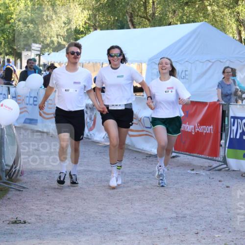 07.09.2025 - 19. Norderstedt Triathlon Zöllner http://msf.ph/oto/8778519 07.09.2025 17:22:33 Ziel 937 meine-sportfotos.de