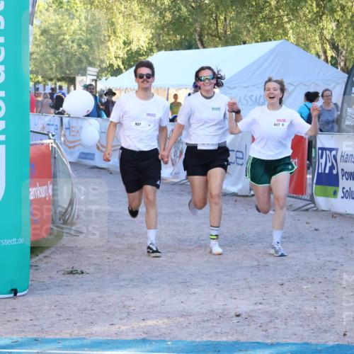 07.09.2025 - 19. Norderstedt Triathlon Zöllner http://msf.ph/oto/8778534 07.09.2025 17:22:33 Ziel 937 meine-sportfotos.de