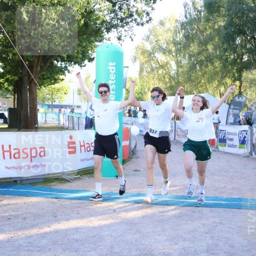 07.09.2025 - 19. Norderstedt Triathlon Zöllner http://msf.ph/oto/8778553 07.09.2025 17:22:35 Ziel 937 meine-sportfotos.de