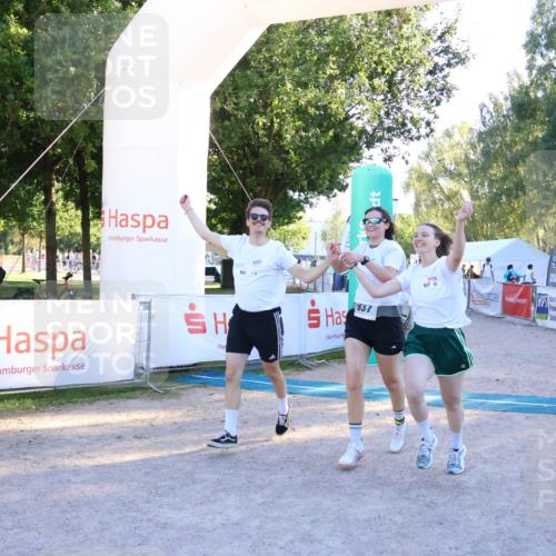 07.09.2025 - 19. Norderstedt Triathlon Zöllner http://msf.ph/oto/8778561 07.09.2025 17:22:35 Ziel 937 meine-sportfotos.de