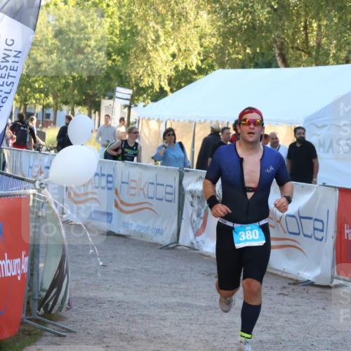 07.09.2025 - 19. Norderstedt Triathlon Zöllner http://msf.ph/oto/8778589 07.09.2025 17:23:49 Ziel 380 meine-sportfotos.de