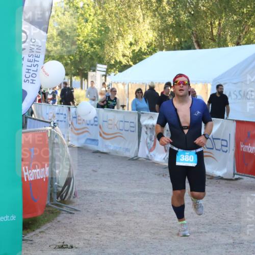 07.09.2025 - 19. Norderstedt Triathlon Zöllner http://msf.ph/oto/8778595 07.09.2025 17:23:49 Ziel 380 meine-sportfotos.de
