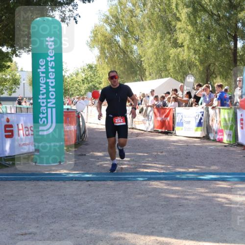 07.09.2025 - 19. Norderstedt Triathlon Zöllner http://msf.ph/oto/8778597 07.09.2025 12:30:43 Ziel 252 meine-sportfotos.de