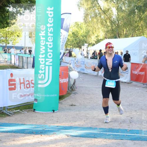 07.09.2025 - 19. Norderstedt Triathlon Zöllner http://msf.ph/oto/8778618 07.09.2025 17:23:51 Ziel 380 meine-sportfotos.de