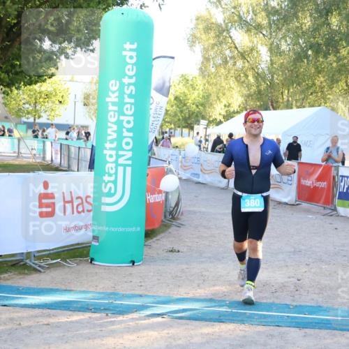 07.09.2025 - 19. Norderstedt Triathlon Zöllner http://msf.ph/oto/8778625 07.09.2025 17:23:51 Ziel 380 meine-sportfotos.de