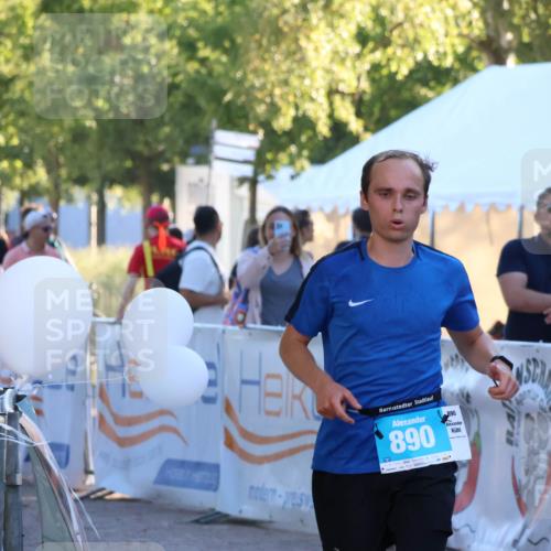 07.09.2025 - 19. Norderstedt Triathlon Zöllner http://msf.ph/oto/8778678 07.09.2025 17:24:34 Ziel 890 meine-sportfotos.de