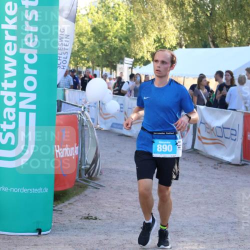07.09.2025 - 19. Norderstedt Triathlon Zöllner http://msf.ph/oto/8778705 07.09.2025 17:24:36 Ziel 890 meine-sportfotos.de
