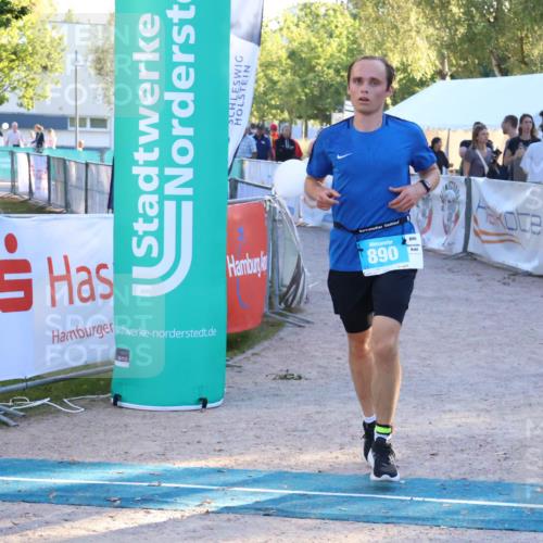 07.09.2025 - 19. Norderstedt Triathlon Zöllner http://msf.ph/oto/8778711 07.09.2025 17:24:36 Ziel 890 meine-sportfotos.de