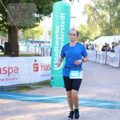 07.09.2025 - 19. Norderstedt Triathlon Zöllner http://msf.ph/oto/8778720 07.09.2025 17:24:37 Ziel 890 meine-sportfotos.de