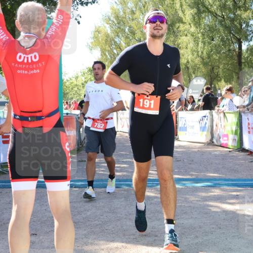07.09.2025 - 19. Norderstedt Triathlon Zöllner http://msf.ph/oto/8778787 07.09.2025 12:33:46 Ziel 191, 782, 801, 1223, 1265 meine-sportfotos.de