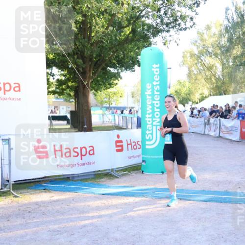 07.09.2025 - 19. Norderstedt Triathlon Zöllner http://msf.ph/oto/8778861 07.09.2025 17:27:18 Ziel 918 meine-sportfotos.de
