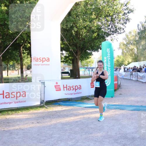 07.09.2025 - 19. Norderstedt Triathlon Zöllner http://msf.ph/oto/8778865 07.09.2025 17:27:18 Ziel 918 meine-sportfotos.de