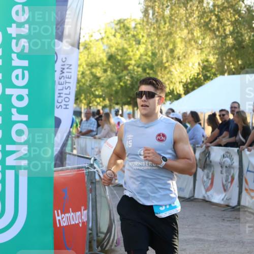 07.09.2025 - 19. Norderstedt Triathlon Zöllner http://msf.ph/oto/8778929 07.09.2025 17:28:23 Ziel 378 meine-sportfotos.de