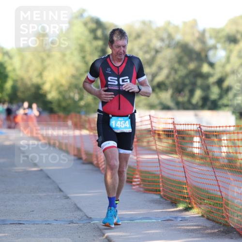07.09.2025 - 19. Norderstedt Triathlon Michael Strokosch http://msf.ph/oto/8778960 07.09.2025 17:00:07 Laufen 412, 1423, 1464 meine-sportfotos.de