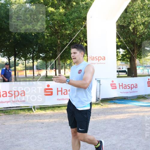 07.09.2025 - 19. Norderstedt Triathlon Zöllner http://msf.ph/oto/8778972 07.09.2025 17:28:27 Ziel 378 meine-sportfotos.de