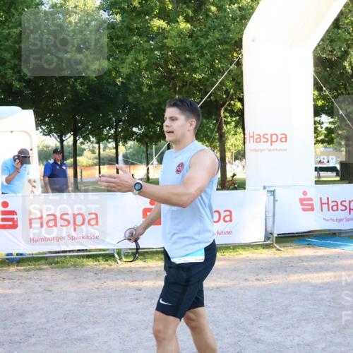 07.09.2025 - 19. Norderstedt Triathlon Zöllner http://msf.ph/oto/8778977 07.09.2025 17:28:27 Ziel 378 meine-sportfotos.de