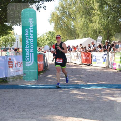 07.09.2025 - 19. Norderstedt Triathlon Zöllner http://msf.ph/oto/8779093 07.09.2025 12:36:37 Ziel 1258, 1319 meine-sportfotos.de